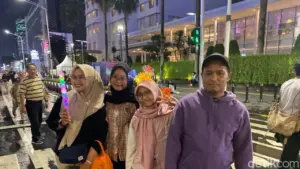 Warga Berburu Konten Tahun Baru 2026 di Bundaran HI Demi FYP dan Endorse