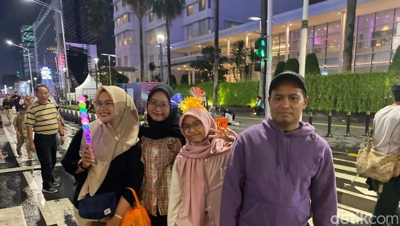 Warga Berburu Konten Tahun Baru 2026 di Bundaran HI Demi FYP dan Endorse