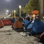 Malam Tahun Baru 2026: Warga Padati Pantai Ancol, Pilih ‘Camping’ Sambil Menanti Pergantian Tahun