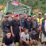 Polri dan Warga Gayo Lues Bangun Jembatan Darurat dalam Lima Hari Pasca Banjir
