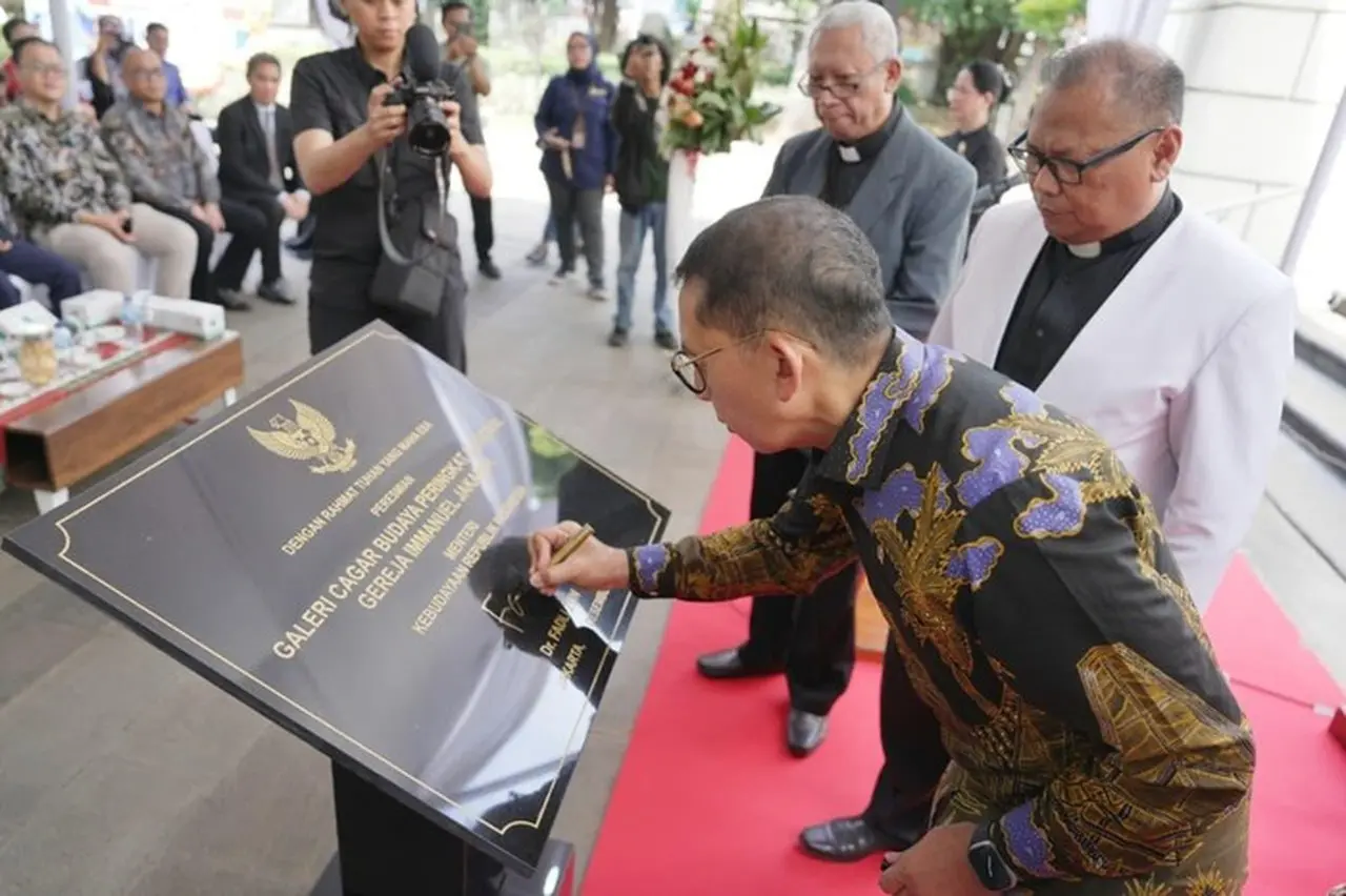 Sambut Natal 2025, Fadli Zon Resmikan Galeri Cagar Budaya Gereja Immanuel Jakarta