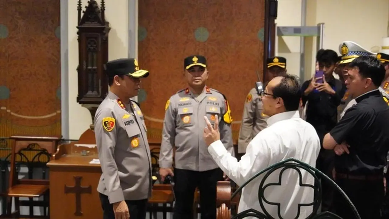 Kapolda Metro Jaya Tinjau Langsung Kesiapan Pengamanan Natal di Katedral dan Immanuel Kapolda Metro Jaya Tinjau Langsung Kesiapan Pengamanan Natal di Katedral dan Immanuel