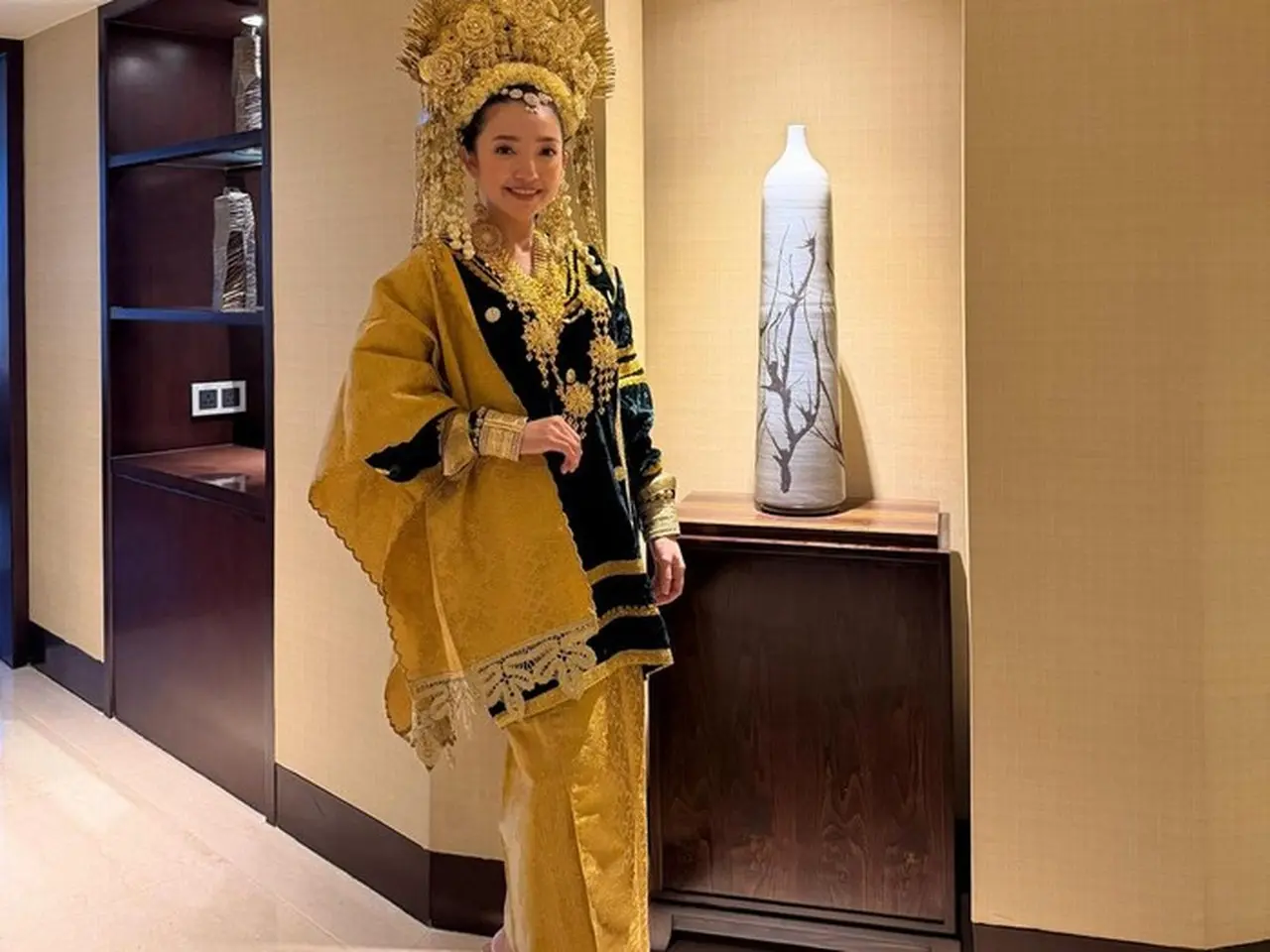 Manda Cello Kenakan Baju Adat Sumbar di CFD, Serukan Kepedulian untuk Sumatera