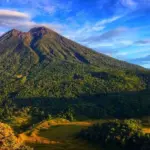 Pendakian Gunung Rinjani Ditutup Sementara Mulai Januari 2026 untuk Pemulihan Ekosistem