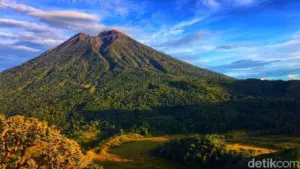 Pendakian Gunung Rinjani Ditutup Sementara Mulai Januari 2026 untuk Pemulihan Ekosistem