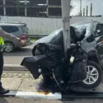 Mobil Avanza Tabrak Tiang Lampu di Bandara Soetta, Dua Orang Luka Parah