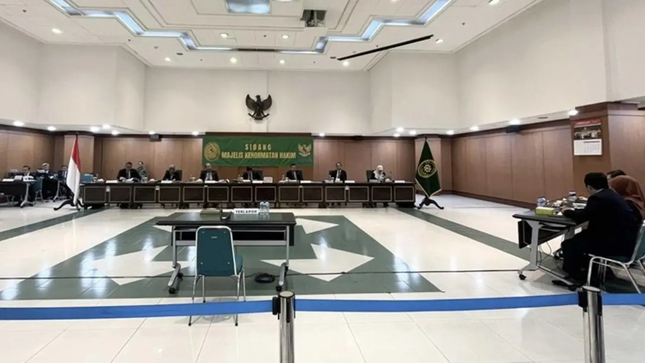 Hakim Pengadilan Negeri Batam Dipecat Permanen Akibat Perselingkuhan dengan Anggota Ormas