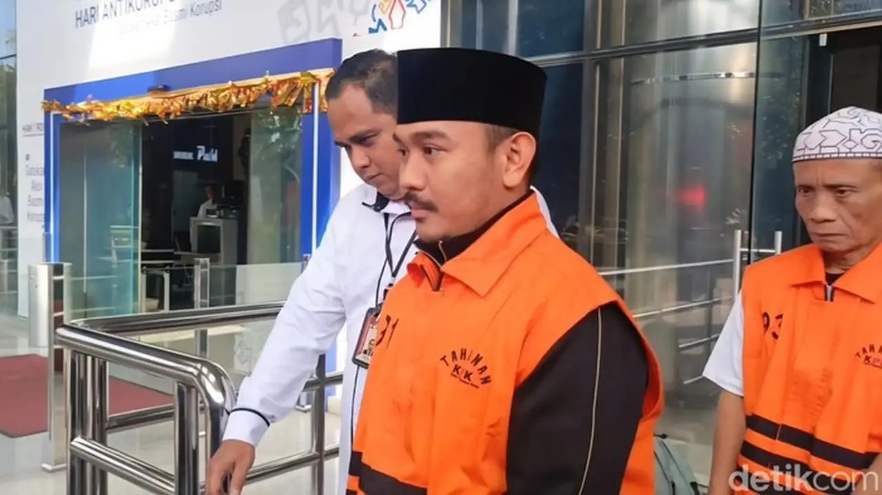 Bupati Bekasi Nonaktif Ade Kuswara Kunang Diperiksa KPK, Minta Maaf ke Warga Bupati Bekasi Nonaktif Ade Kuswara Kunang Diperiksa KPK, Minta Maaf ke Warga