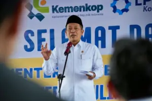 Menkop Ferry Juliantono Dorong KPBS Pangalengan Produksi Susu UHT untuk Program Makan Bergizi Gratis