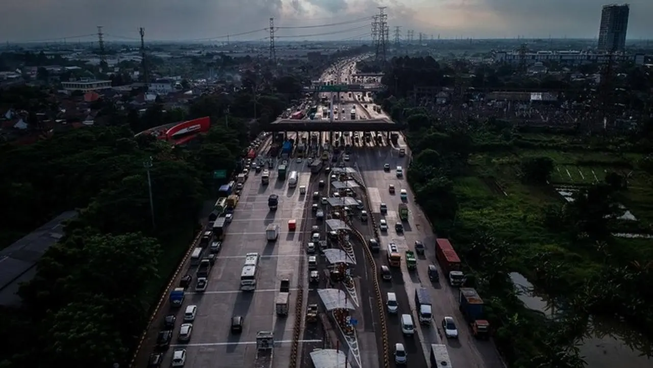 Jelang Natal, 42.930 Kendaraan Melintas ke Merak, Jasa Marga Beri Diskon Tarif Tol