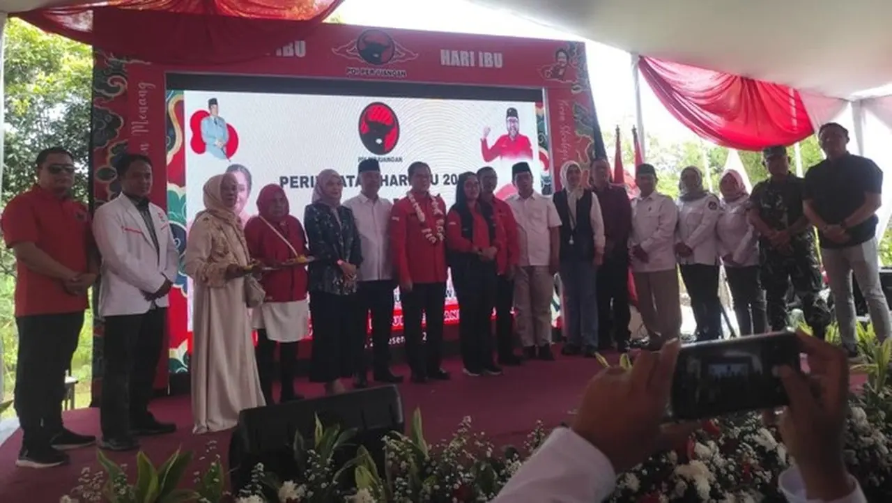 Ribuan Kader PDIP Bandung Barat Rayakan Hari Ibu dengan Semangat Kebangsaan dan Seni Budaya Ribuan Kader PDIP Bandung Barat Rayakan Hari Ibu dengan Semangat Kebangsaan dan Seni Budaya