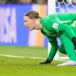 Kiper PSG Matvey Safonov Tepis Penalti Flamengo dengan Tangan Patah, Bawa Tim Juara