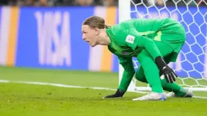 Kiper PSG Matvey Safonov Tepis Penalti Flamengo dengan Tangan Patah, Bawa Tim Juara