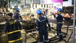 Satpol PP DKI Bongkar 16 Papan Reklame Berkarat, Antisipasi Cuaca Ekstrem Akhir Tahun