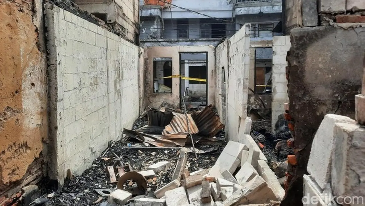 Belasan Rumah di Grogol Petamburan Jakarta Barat Ludes Dilalap Api Akibat Korsleting Listrik Belasan Rumah di Grogol Petamburan Jakarta Barat Ludes Dilalap Api Akibat Korsleting Listrik