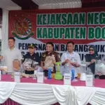 Kejari Kabupaten Bogor Musnahkan Ratusan Perkara, Termasuk ‘Keripik Pisang Narkoba’ dan Kosmetik Ilegal