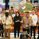 Kapolri Jenderal Listyo Sigit Prabowo Tinjau Kesiapan Pengamanan Nataru di Stasiun Senen