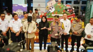 Kapolri Jenderal Listyo Sigit Prabowo Tinjau Kesiapan Pengamanan Nataru di Stasiun Senen