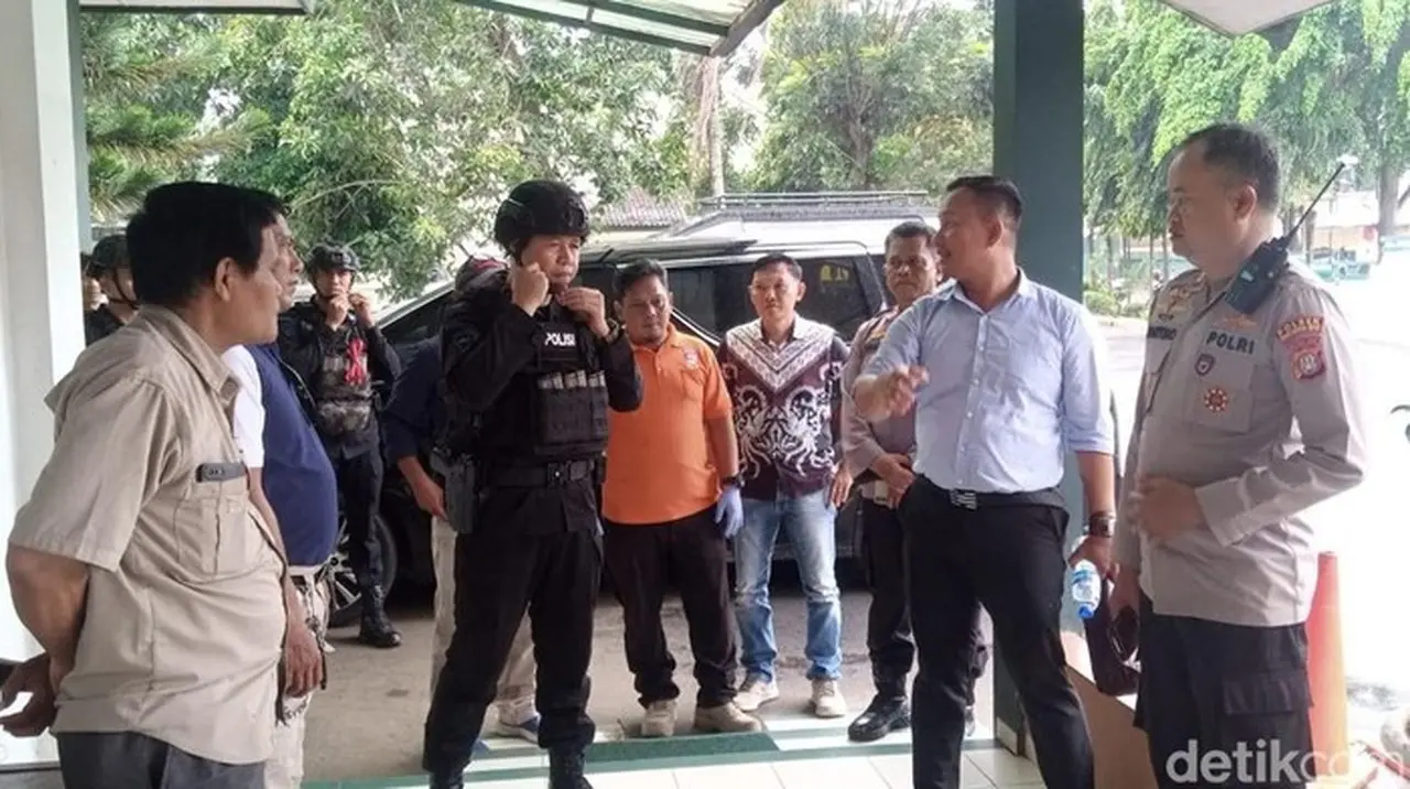 Teror Bom Guncang Depok: 10 Sekolah Disasar, Polisi Lakukan Penyisiran Intensif