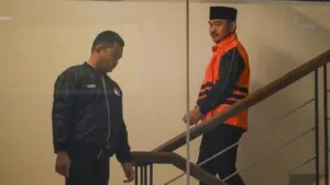 KPK Geledah Rumah Bupati Bekasi Ade Kuswara, Sita Land Cruiser dan Dokumen Penting