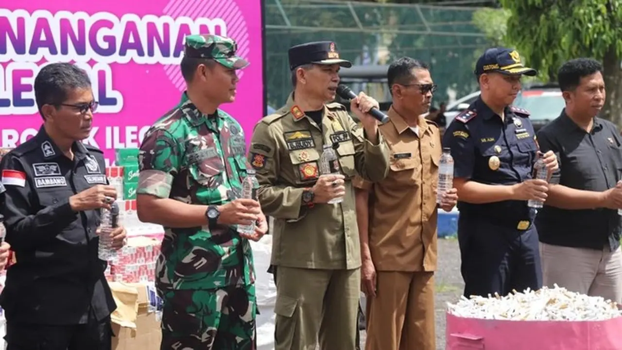 Bea Cukai Jember Musnahkan Ribuan Batang Rokok Ilegal dan Minuman Beralkohol, Nilai Ratusan Juta Bea Cukai Jember Musnahkan Ribuan Batang Rokok Ilegal dan Minuman Beralkohol, Nilai Ratusan Juta