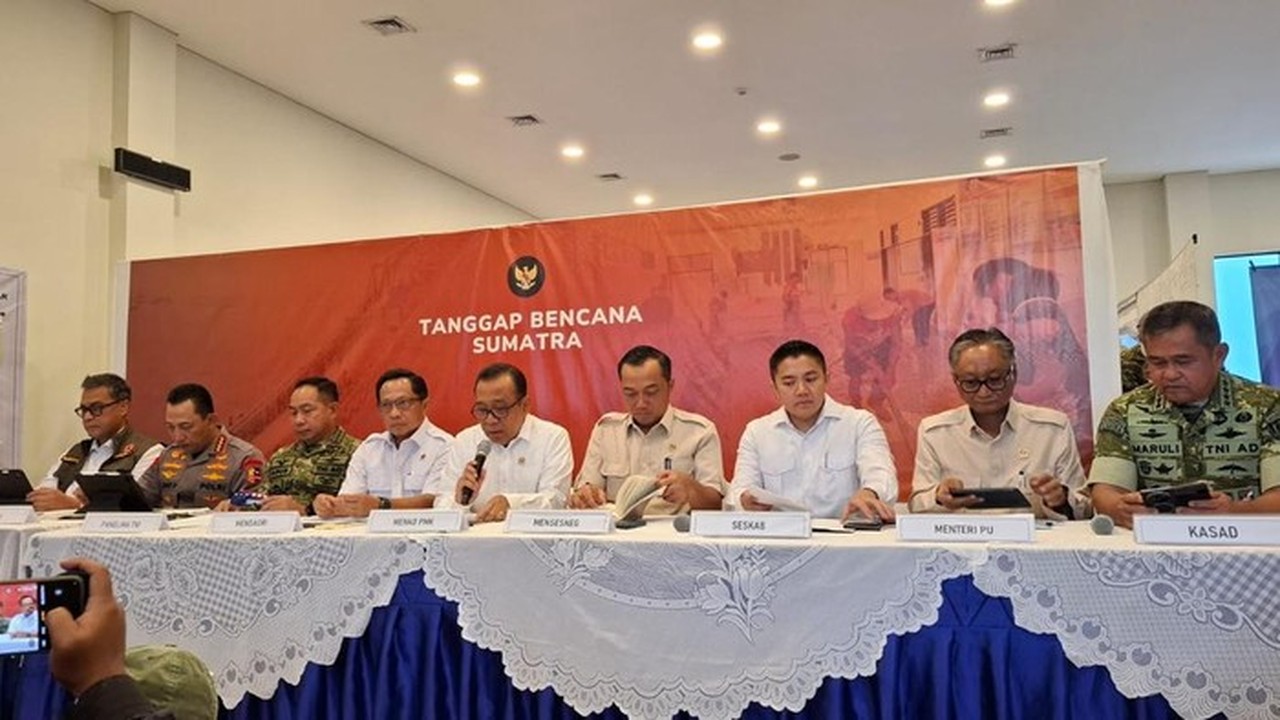 Seskab Teddy dan KSAD Maruli Ajak Semua Pihak Kompak Bantu Korban Bencana Sumatera