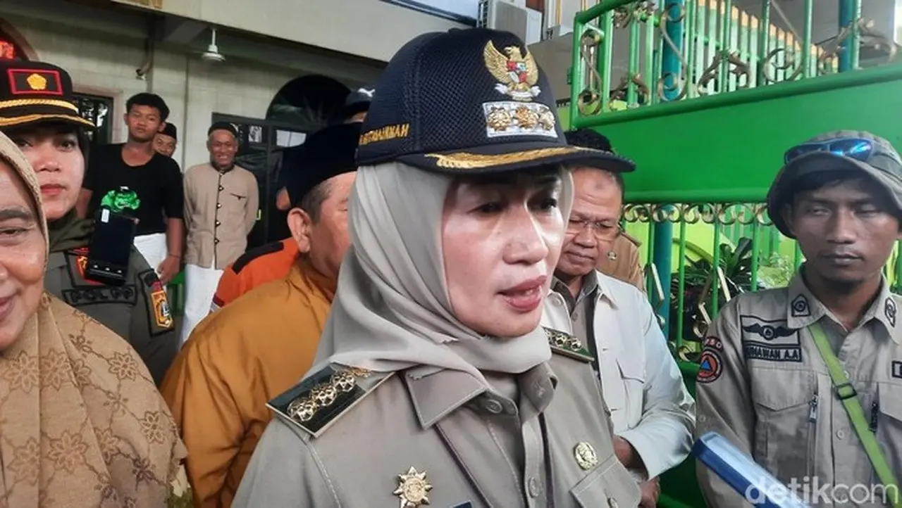 Wali Kota Jakbar Tinjau Lokasi Kebakaran Petamburan, Pastikan Bantuan Korban Terpenuhi Wali Kota Jakbar Tinjau Lokasi Kebakaran Petamburan, Pastikan Bantuan Korban Terpenuhi