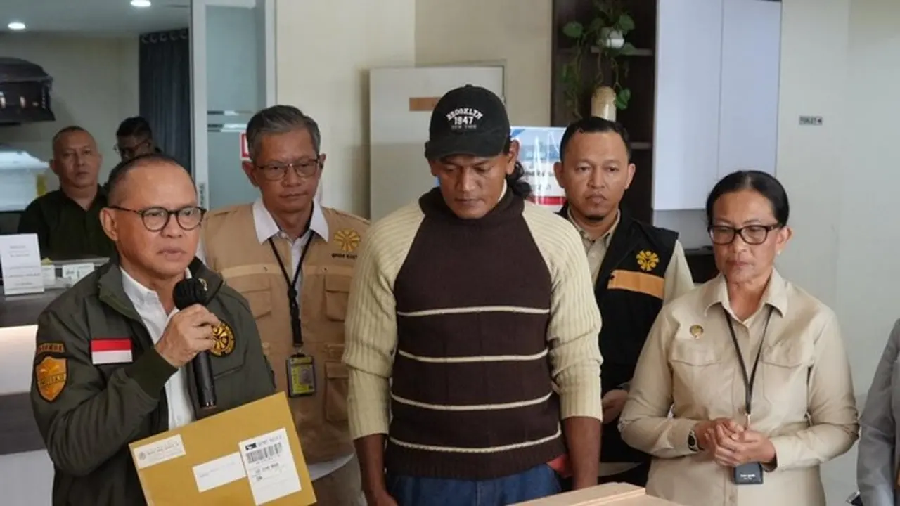 Menteri P2MI Sambut Jenazah PMI Korban Kebakaran Hong Kong di Bandara Soetta