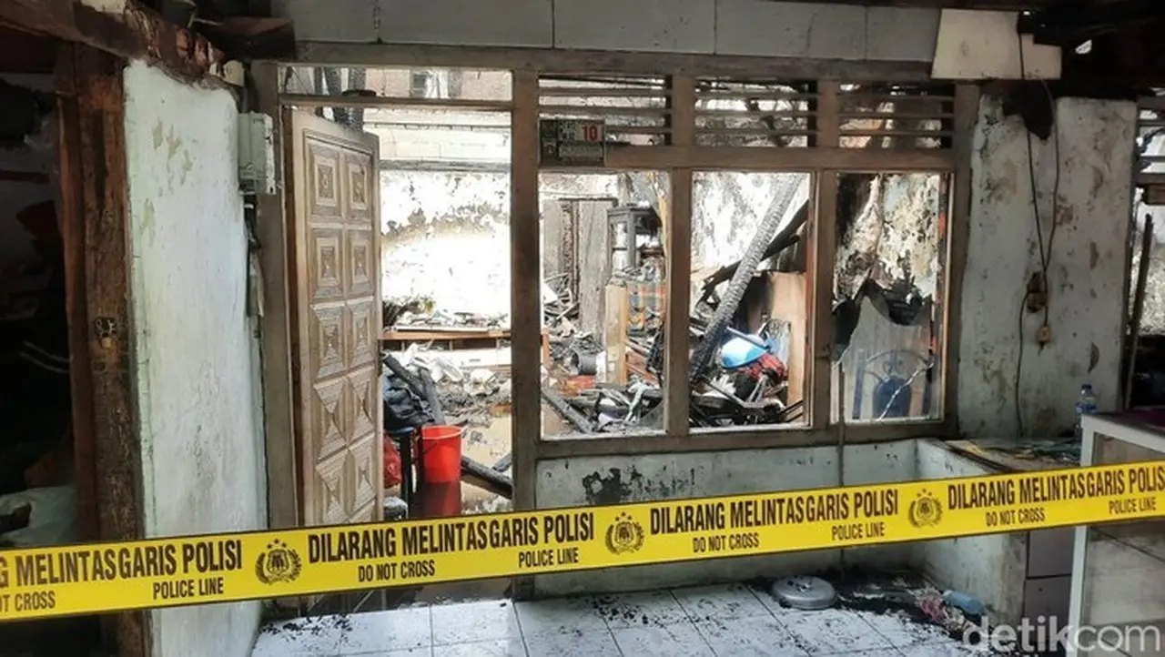 Rumah Masa Kecil Hangus Terbakar, Warga Petamburan: Hati Saya Hancur Sekali Rumah Masa Kecil Hangus Terbakar, Warga Petamburan: Hati Saya Hancur Sekali