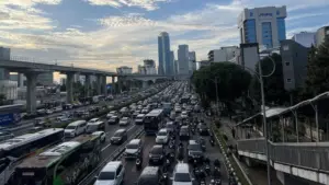 Jelang Nataru 2026, Arus Kendaraan di Gatot Subroto Arah Cawang Mengalami Kepadatan Signifikan