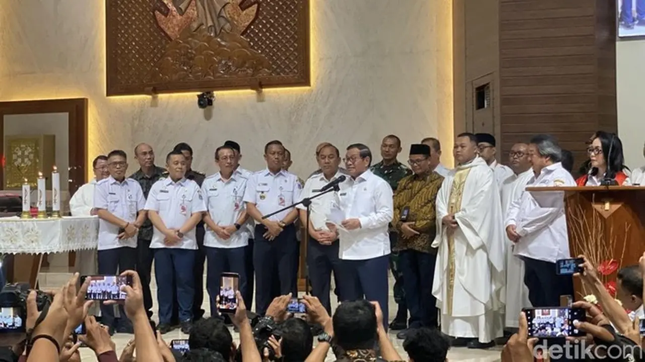 Pramono Anung Ajak Umat Kristiani Doakan Korban Bencana Sumatera di Misa Malam Natal Pramono Anung Ajak Umat Kristiani Doakan Korban Bencana Sumatera di Misa Malam Natal