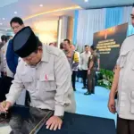Prabowo Subianto Tulis Pesan Integritas di Prasasti Kejagung: Berani dan Jujur Bela Keadilan
