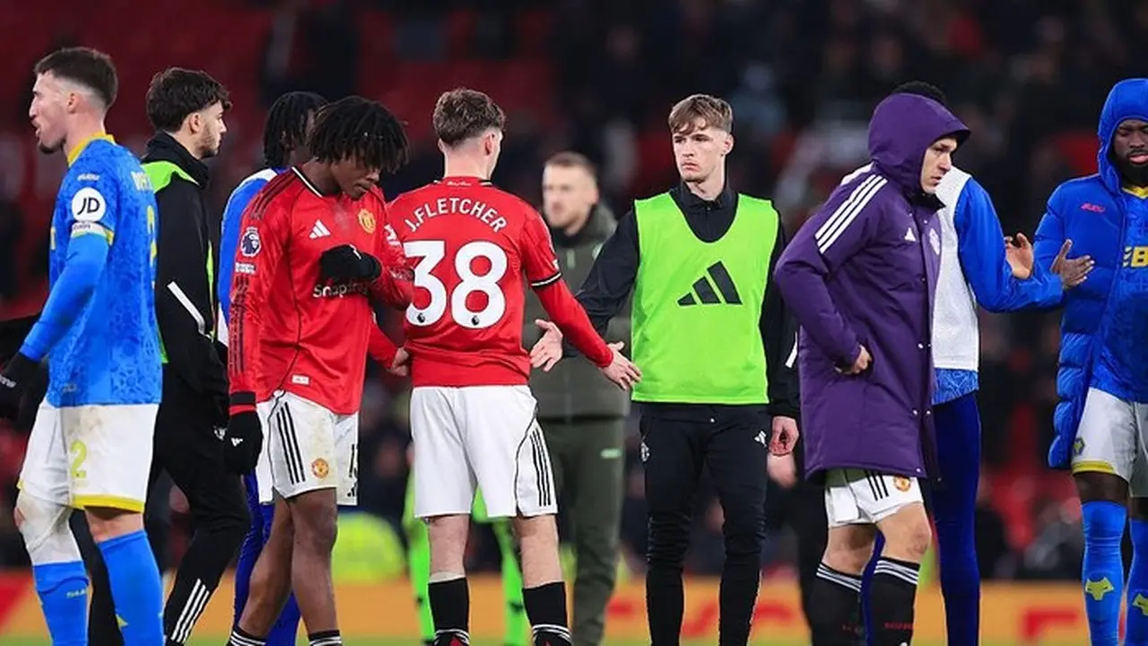 Darren Fletcher Berpeluang Cetak Sejarah Unik di Laga Burnley vs MU dengan Turunkan Anak Kembarnya