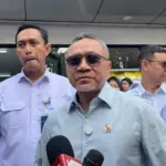 Menteri Zulhas dan Yandri Susanto Naik Motor ke Lokasi Panen Raya Bersama Prabowo di Karawang
