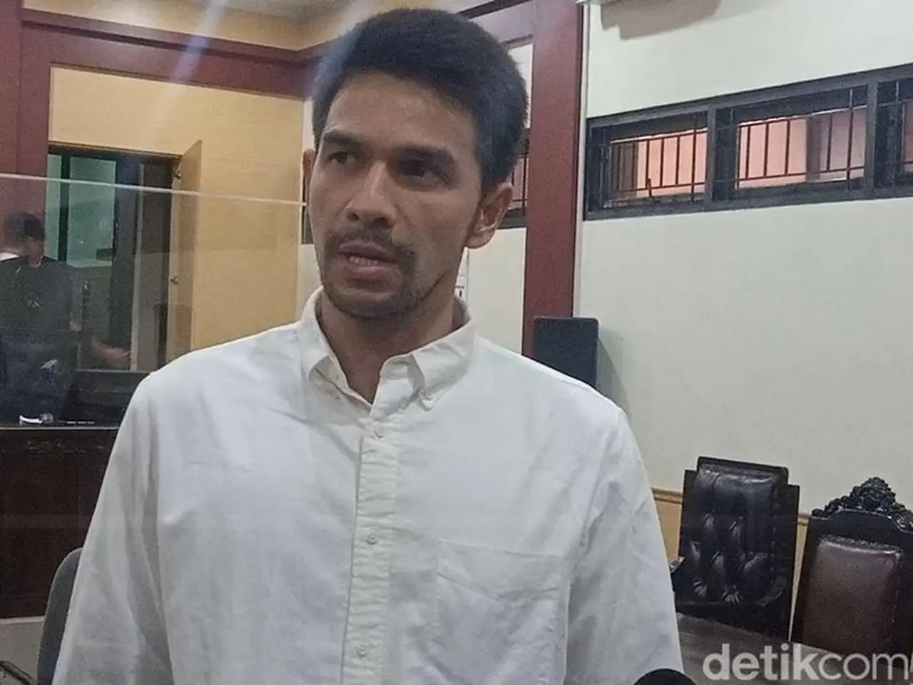 Jonathan Frizzy Hirup Udara Bebas Hari Ini Berkat Cuti Bersyarat