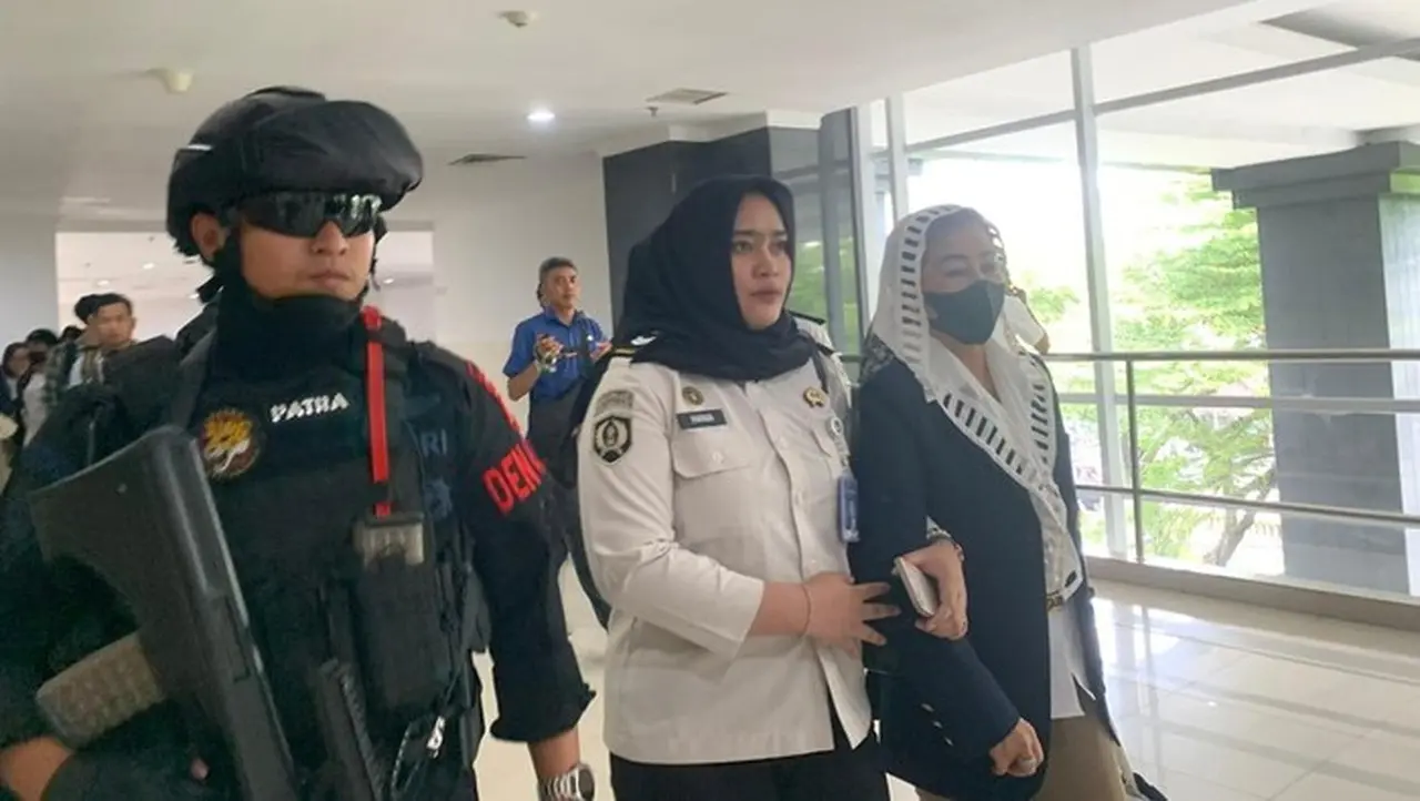 Hasnaeni ‘Wanita Emas’ Ajukan PK Kedua, Tulis Surat Terbuka ke Presiden Prabowo Hasnaeni ‘Wanita Emas’ Ajukan PK Kedua, Tulis Surat Terbuka ke Presiden Prabowo