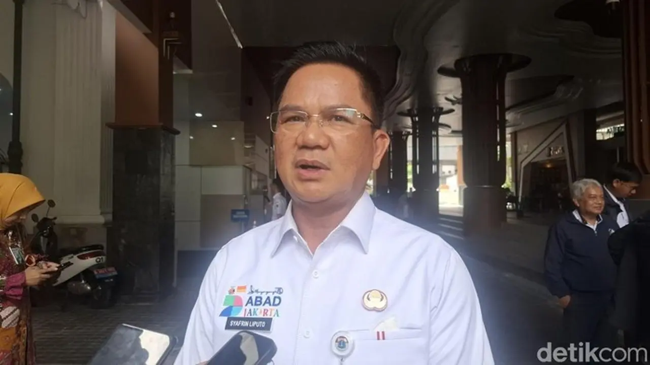 Pembongkaran Tiang Monorel Jakarta Dilakukan Malam Hari untuk Hindari Kemacetan Pembongkaran Tiang Monorel Jakarta Dilakukan Malam Hari untuk Hindari Kemacetan