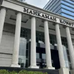 Gugatan ke MK: Pengemudi Sambil Merokok Diminta Kena Sanksi Kerja Sosial