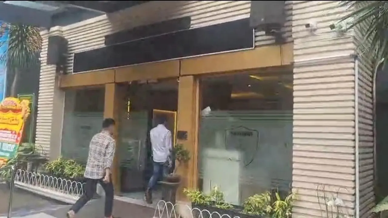 Dokter Richard Lee Bungkam Saat Hadiri Pemeriksaan sebagai Tersangka di Polda Metro Jaya Dokter Richard Lee Bungkam Saat Hadiri Pemeriksaan sebagai Tersangka di Polda Metro Jaya