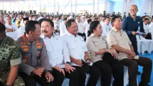 Presiden Prabowo Umumkan Swasembada Pangan di Karawang, Tito Karnavian Hadiri Panen Raya