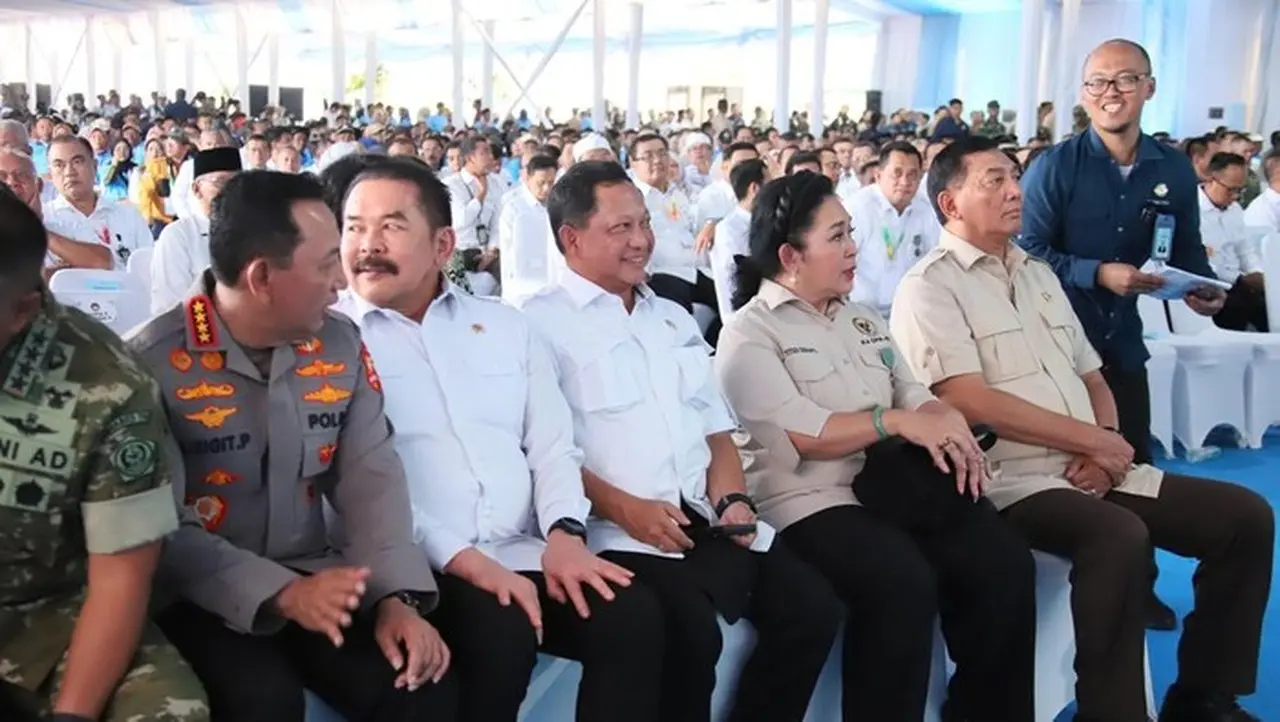 Presiden Prabowo Umumkan Swasembada Pangan di Karawang, Tito Karnavian Hadiri Panen Raya Presiden Prabowo Umumkan Swasembada Pangan di Karawang, Tito Karnavian Hadiri Panen Raya