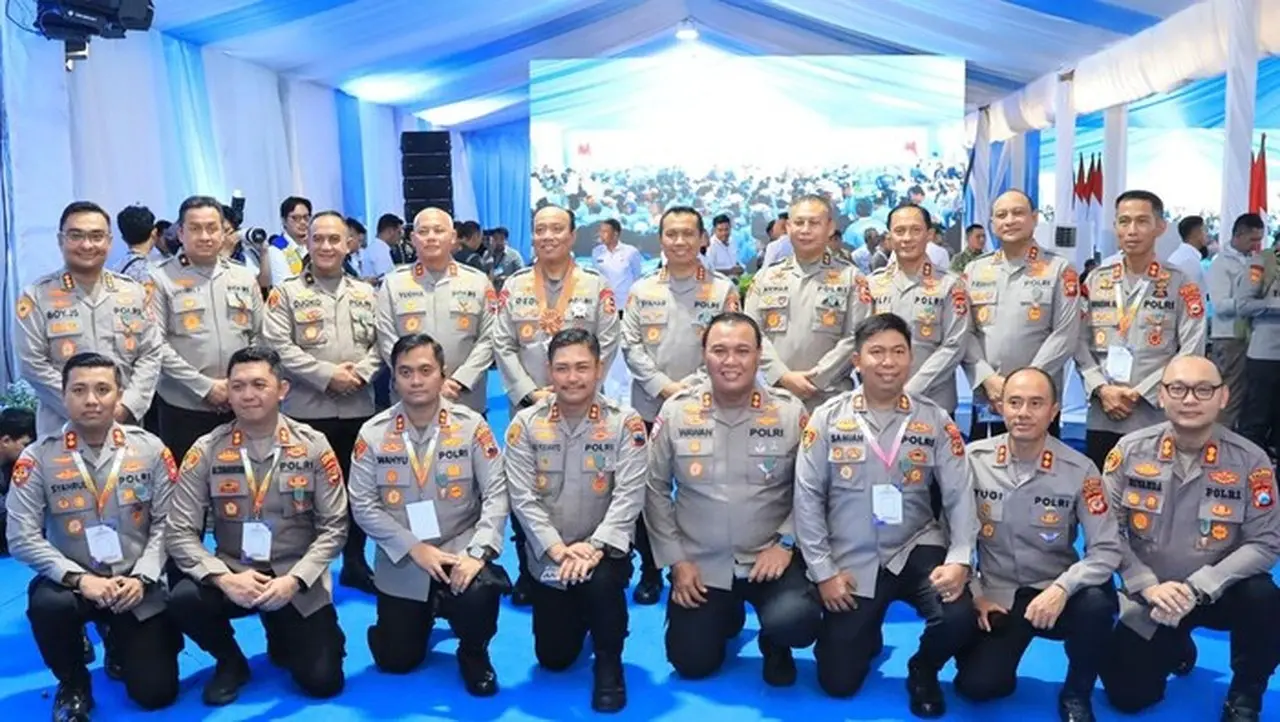 Presiden Prabowo Anugerahi Satyalancana Wira Karya kepada 9 Kapolres atas Dedikasi Swasembada Pangan 2025