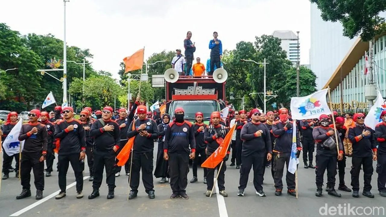 Ribuan Buruh Kembali Demo di Depan Istana, Tolak UMP 2026 DKI dan UMSK Jabar