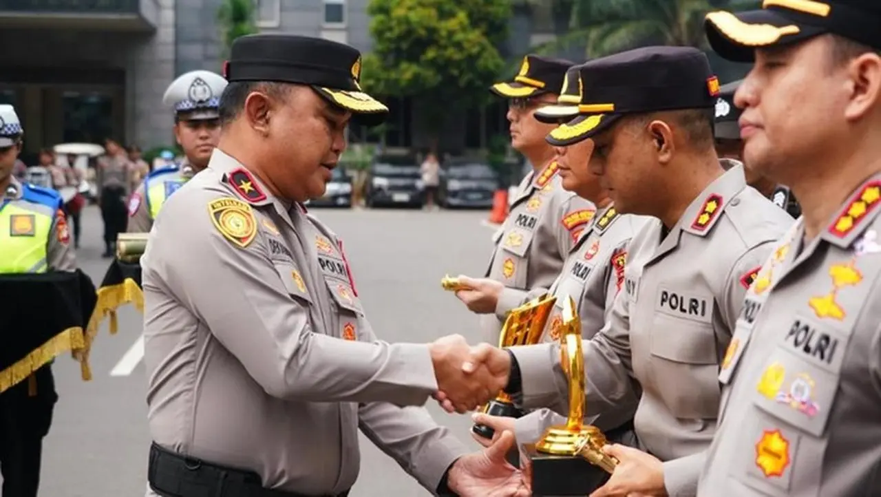 Polres Tangsel Sabet Penghargaan Pos Ikonik Operasi Lilin Jaya 2025 dari Polda Metro Polres Tangsel Sabet Penghargaan Pos Ikonik Operasi Lilin Jaya 2025 dari Polda Metro