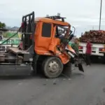 Truk Tronton Mundur di Flyover Ciputat, Pasutri Loncat Selamat dari Maut