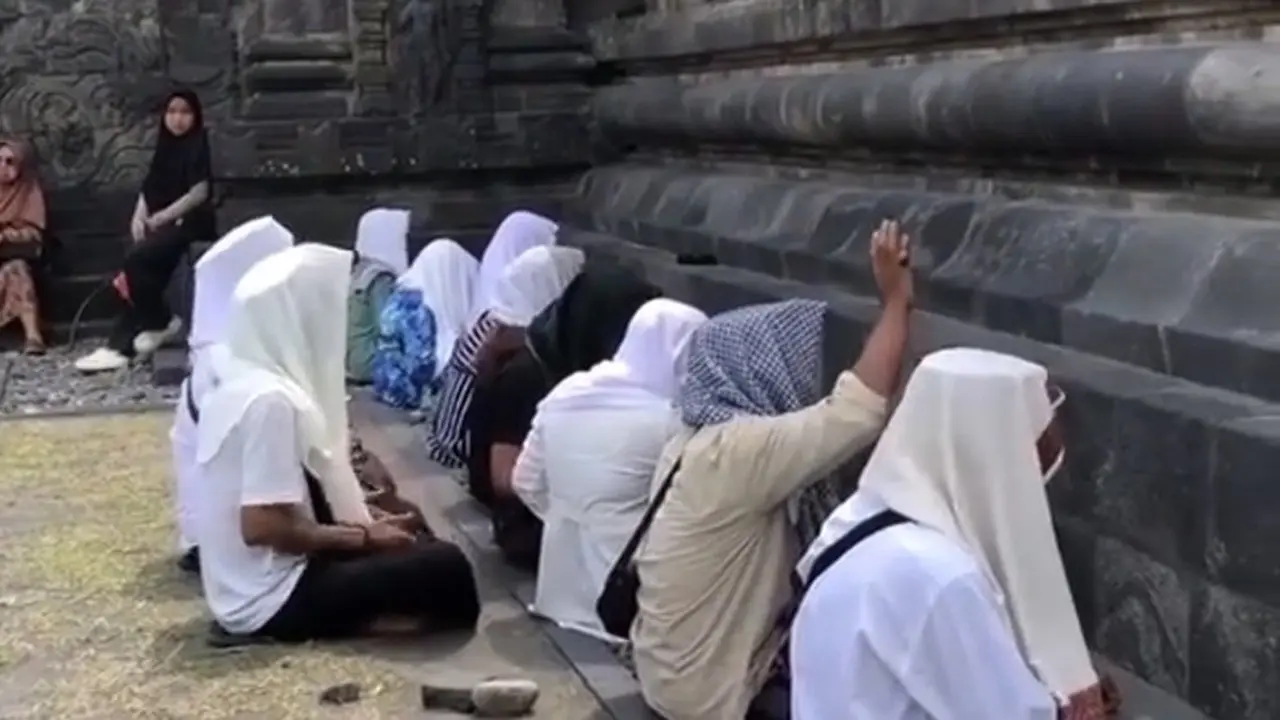 Rombongan Zikir di Candi Prambanan Akui Ingin Lepaskan Kutukan Nyai Roro Jonggrang