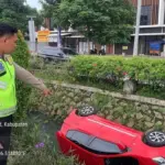 Mobil Nyemplung ke Kali di Cikupa Tangerang, Diduga Sopir Mengantuk Berat