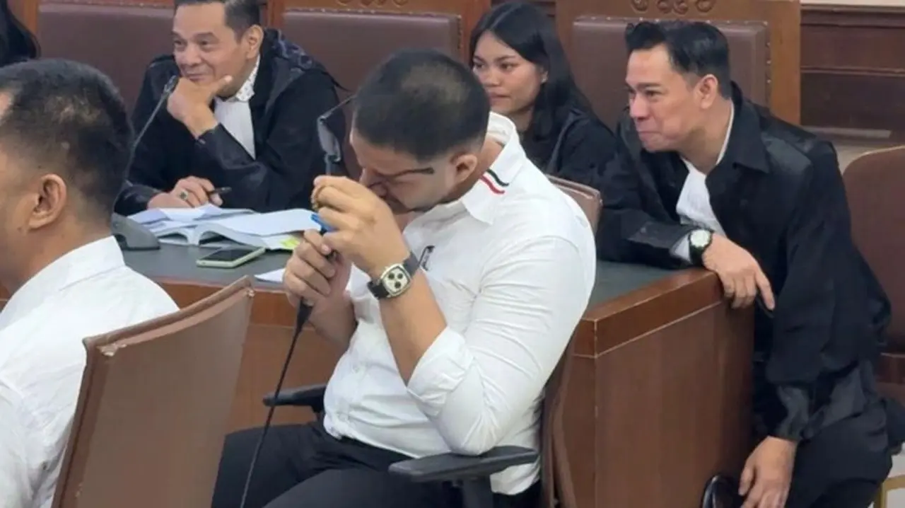 Ammar Zoni Menangis di Sidang, Akui Salah Jual Narkoba di Rutan Salemba: Saya Mau Pulang