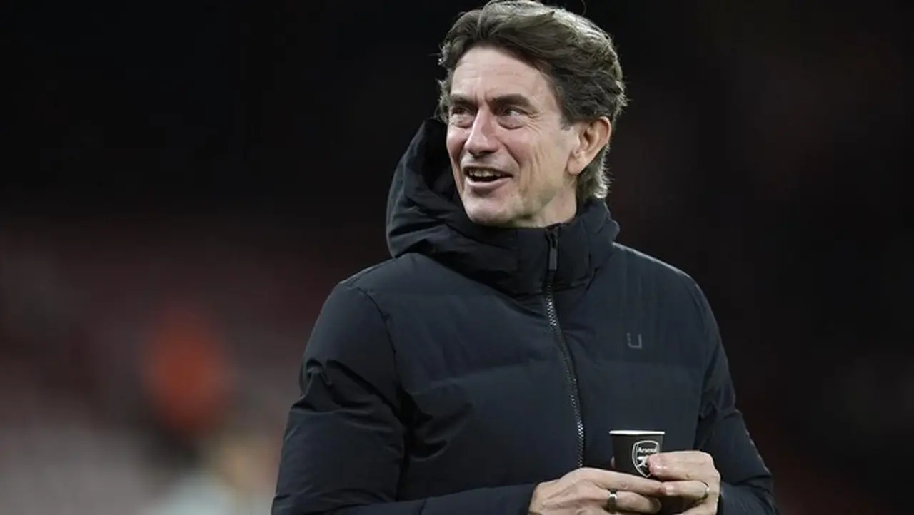 Thomas Frank Tertangkap Kamera Minum Kopi dari Gelas Arsenal, Netizen Heboh Thomas Frank Tertangkap Kamera Minum Kopi dari Gelas Arsenal, Netizen Heboh