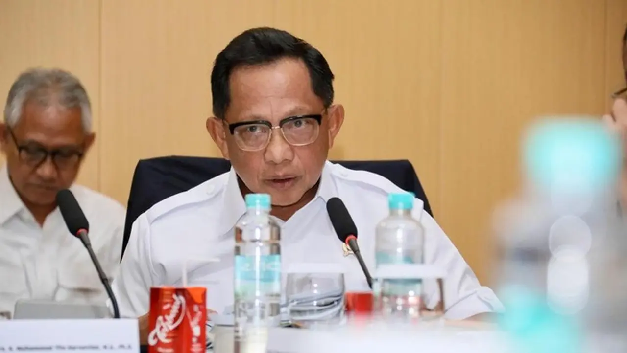 Mendagri Tito Karnavian: Warga Manfaatkan Gelondongan Kayu Banjir untuk Perbaikan Rumah dan Fasilitas Umum Mendagri Tito Karnavian: Warga Manfaatkan Gelondongan Kayu Banjir untuk Perbaikan Rumah dan Fasilitas Umum